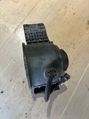 1997-2004 ford E150 E250 E350 econoline air filter box and MAF sensor